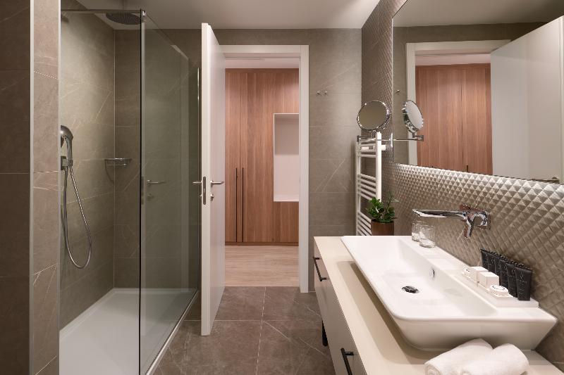 Quarto Estandar, Amphora