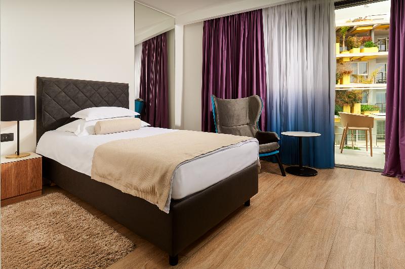 Quarto Estandar Individual, Amphora