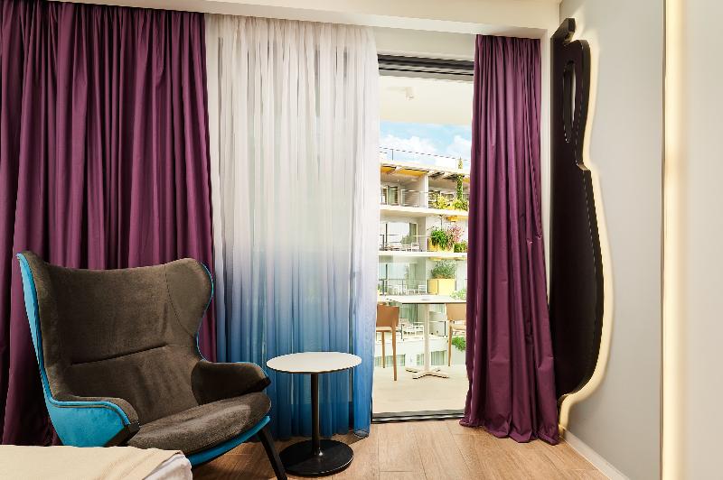 Quarto Estandar Individual, Amphora