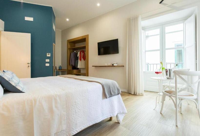 اتاق لوکس با بالکن, Bellaroto Suite & Spa