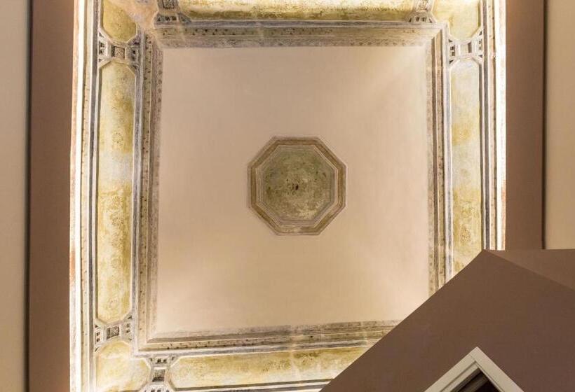 سوییت جونیور با بالکن, Bellaroto Suite & Spa