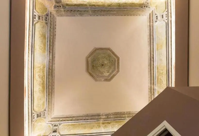 سوییت جونیور با بالکن, Bellaroto Suite & Spa