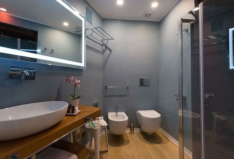 اتاق لوکس با بالکن, Bellaroto Suite & Spa