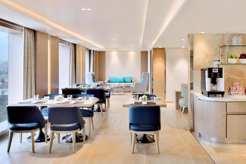 اتاق اجرایی با تخت بزرگ, Courtyard By Marriott Bengaluru Hebbal