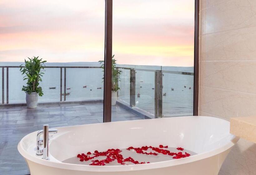 سوییت با چشمانداز دریا, Grand Gold Beach Hotel & Spa