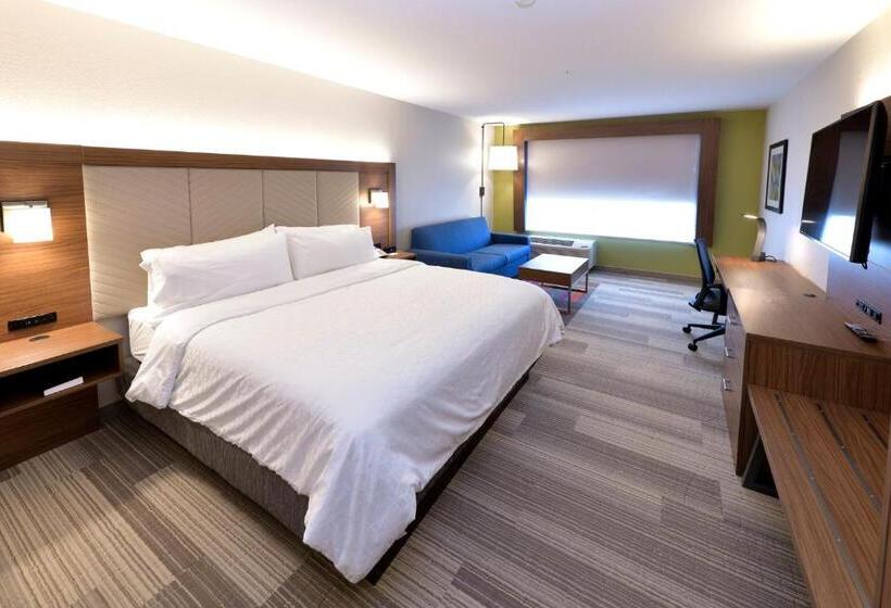 带大床的套房, Holiday Inn Express & Suites   Millersburg, An Ihg