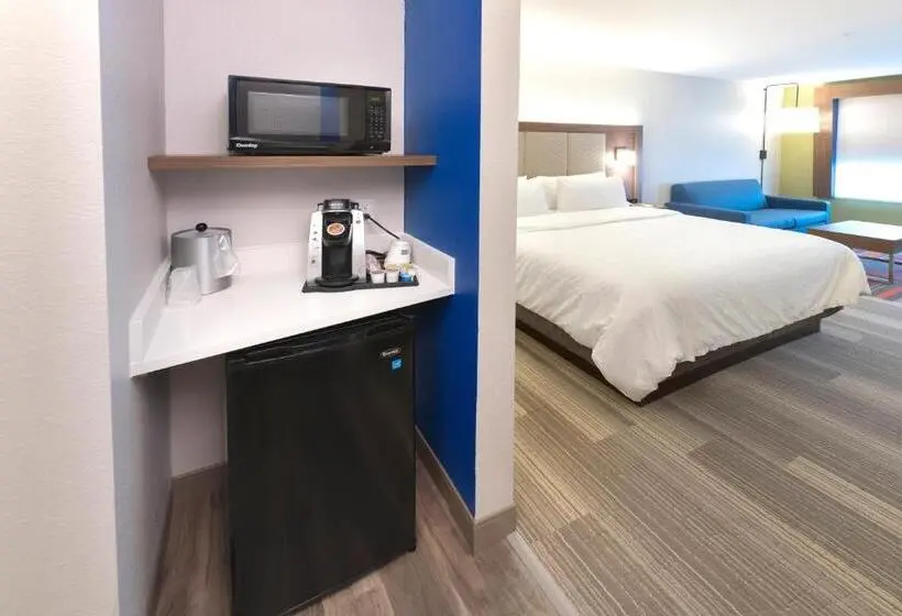キングサイズベッドのスイートルーム, Holiday Inn Express & Suites Millersburg, An Ihg