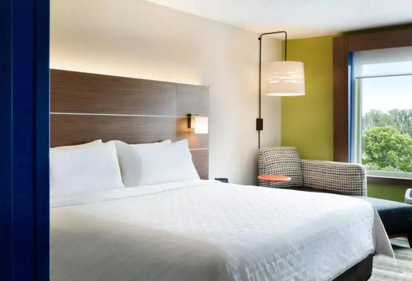 身障者適用キングサイズベッドルーム, Holiday Inn Express & Suites Millersburg, An Ihg