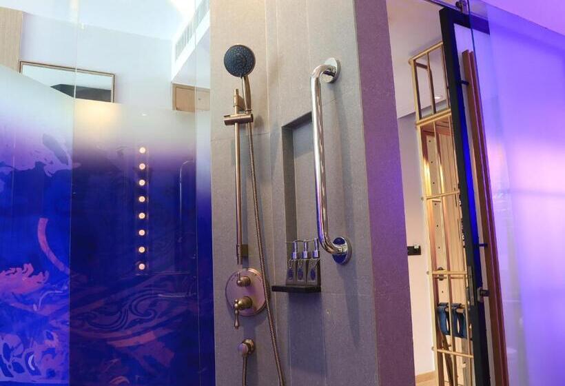 장애인을 위한 킹사이즈 침대 스탠다드 룸, Indigo Phuket Patong, An Ihg