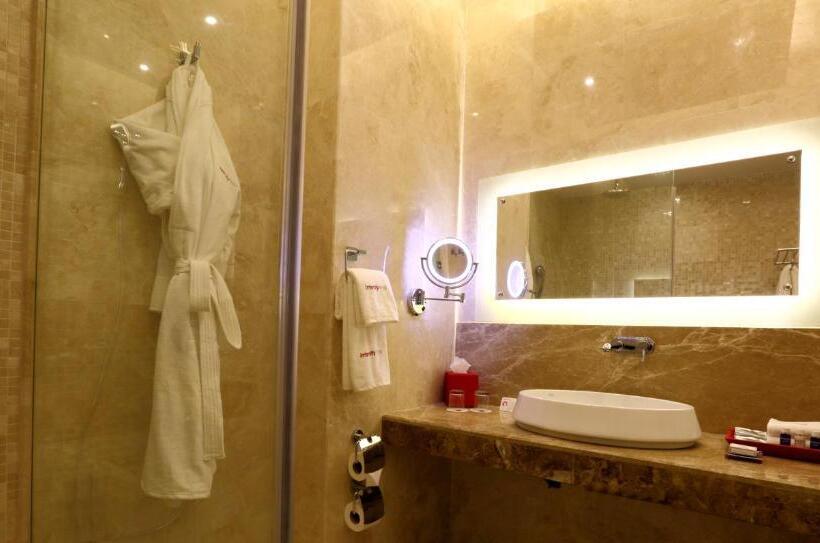 带大床的高级房间, Intercityhotel Riyadh Malaz