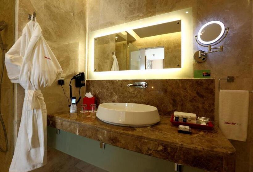 适合残疾人士使用的带超级大床的标准间, Intercityhotel Riyadh Malaz