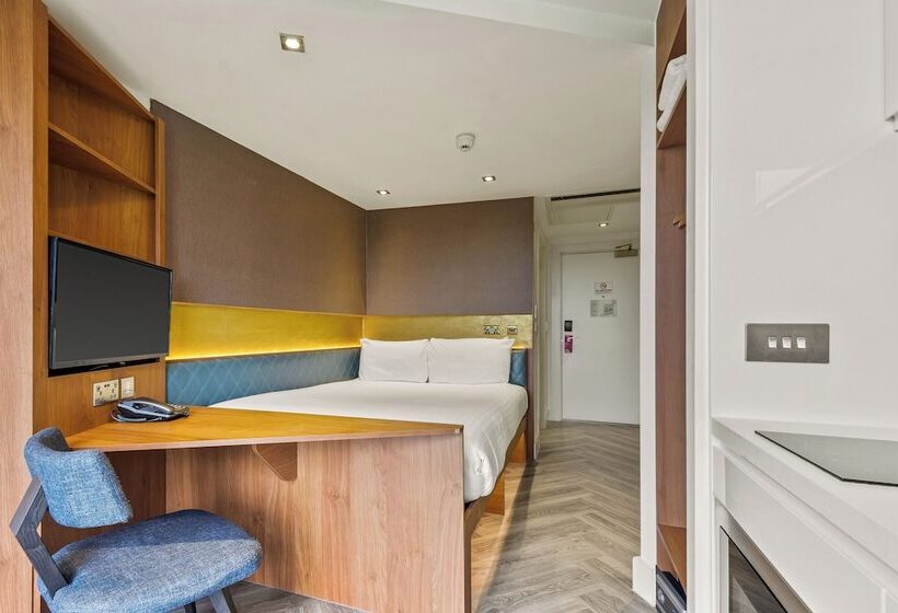 标准工作室, Roomzzz London Stratford