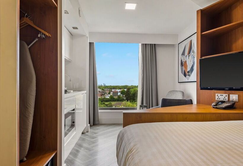 标准工作室, Roomzzz London Stratford