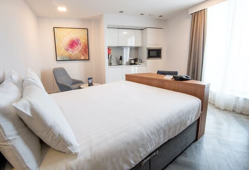标准工作室, Roomzzz London Stratford