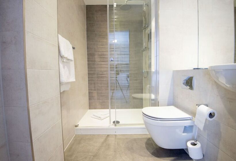 标准工作室, Roomzzz London Stratford