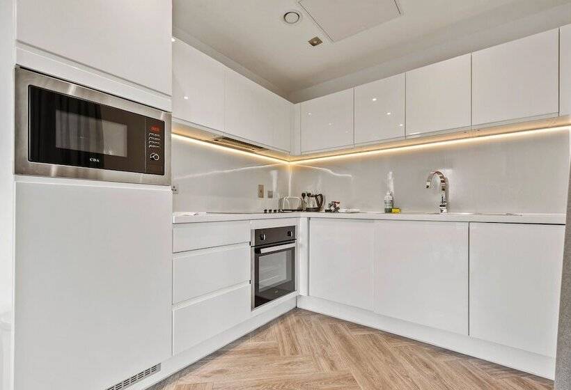 带2个卧室的公寓, Roomzzz London Stratford