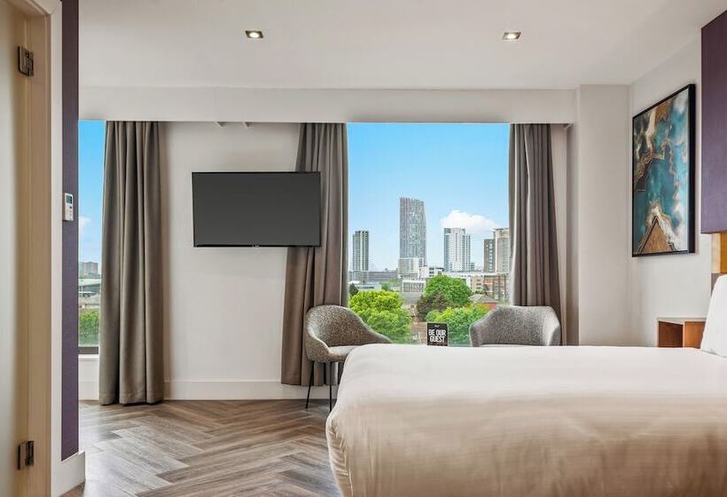 标准工作室, Roomzzz London Stratford