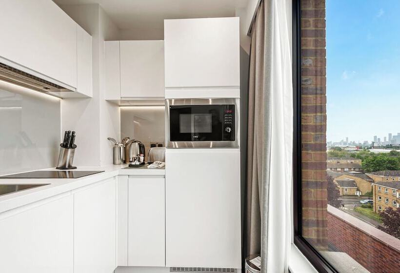 标准工作室, Roomzzz London Stratford