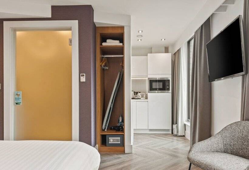 标准工作室, Roomzzz London Stratford