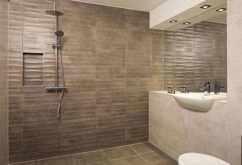 标准工作室, Roomzzz London Stratford