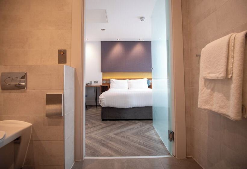 标准工作室, Roomzzz London Stratford