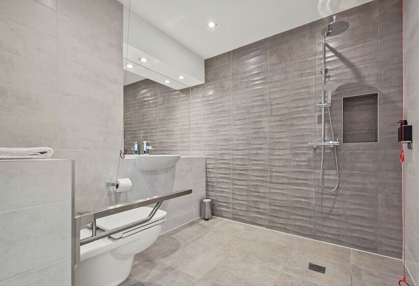 标准工作室, Roomzzz London Stratford