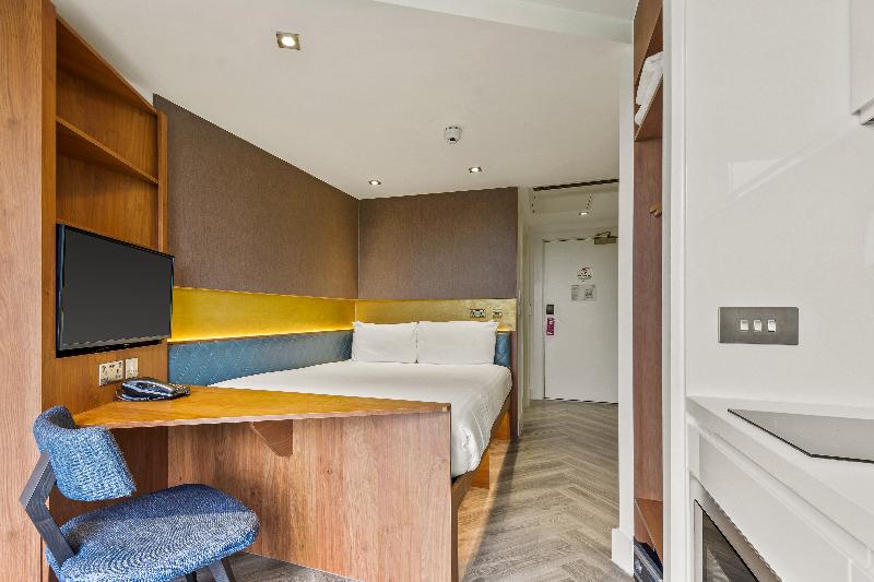 标准工作室, Roomzzz London Stratford