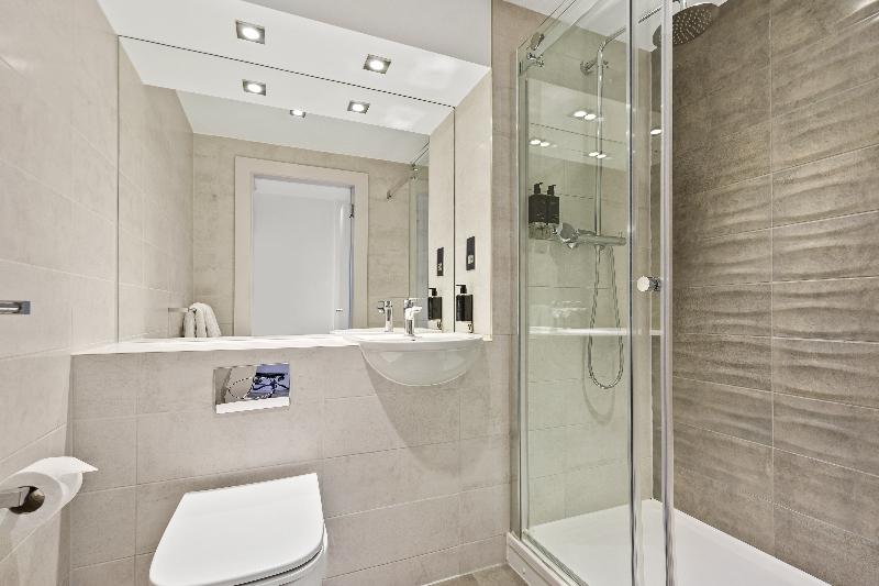 标准工作室, Roomzzz London Stratford