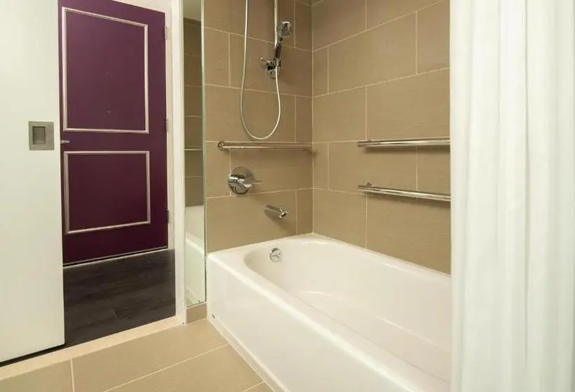 اتاق استاندارد با تخت بزرگ برای معلولان, Staypineapple, An Artful Hotel, Midtown New York