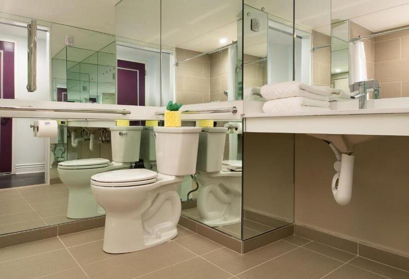 Standard Room King Bed Adapted for people with reduced mobility