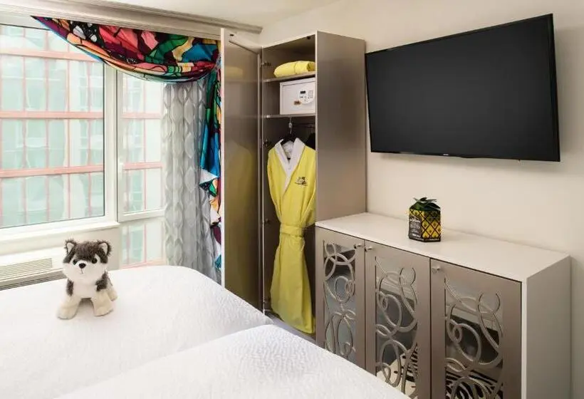 اتاق استاندارد با تخت بزرگ برای معلولان, Staypineapple, An Artful Hotel, Midtown New York