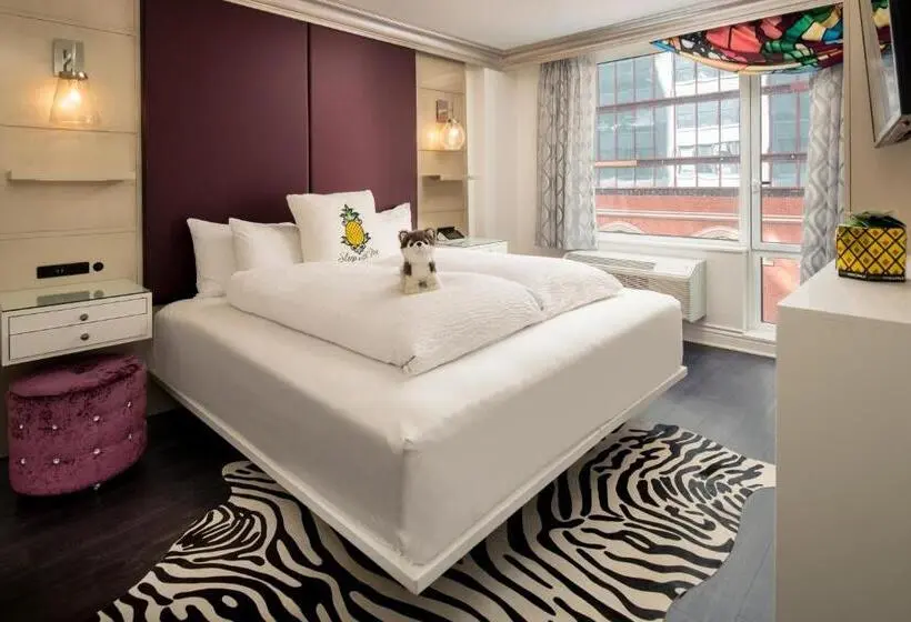 اتاق استاندارد با تخت بزرگ برای معلولان, Staypineapple, An Artful Hotel, Midtown New York