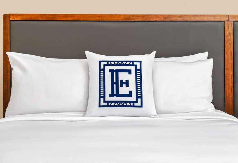 غرفة قياسية, The Rose Chicago, Tapestry Collection By Hilton