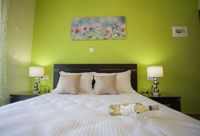 Family studio with sea view, Paraskevi's Luxury Studios