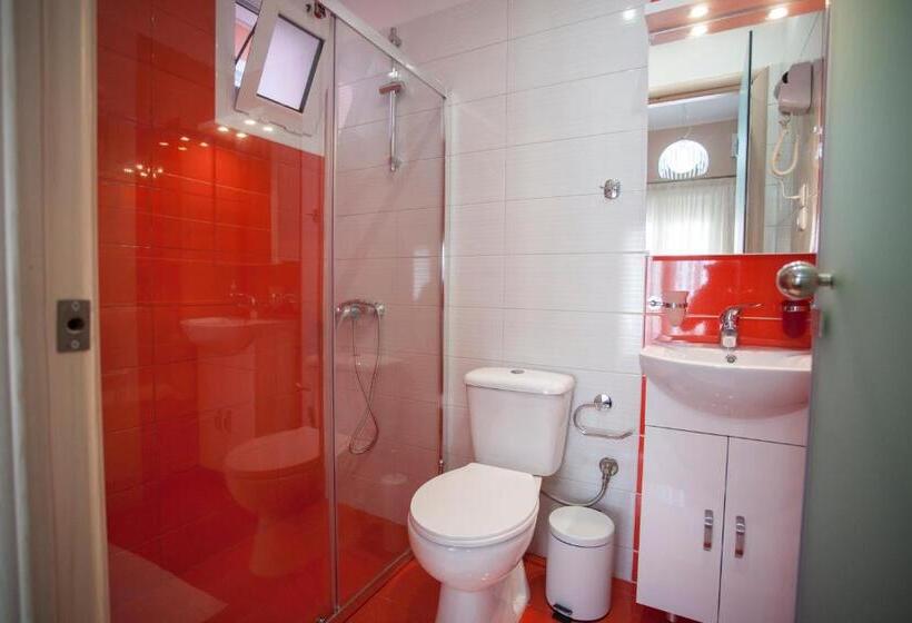 패밀리 스튜디오, Paraskevi's Luxury Studios