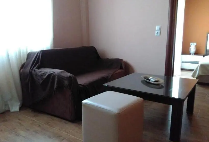 Studio Familial, Paraskevi's Luxury Studios