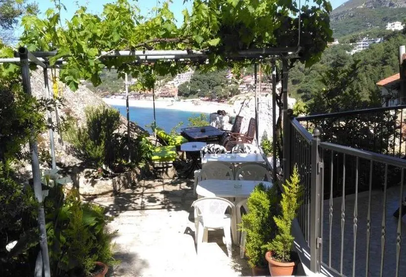 Studio Standard, Paraskevi's Luxury Studios