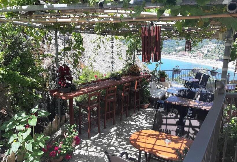 스탠다드 스튜디오, Paraskevi's Luxury Studios