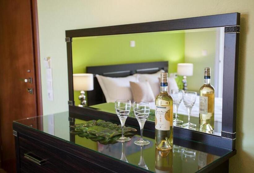 Family studio with sea view, Paraskevi's Luxury Studios