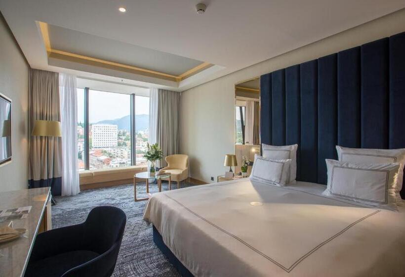 디럭스 룸 킹사이즈 침대, Swissotel Sarajevo