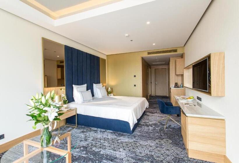 디럭스 룸 킹사이즈 침대, Swissotel Sarajevo