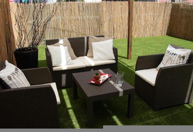 غرفة قياسية مزوَّدة بشُرفة, Mirage Place B&b