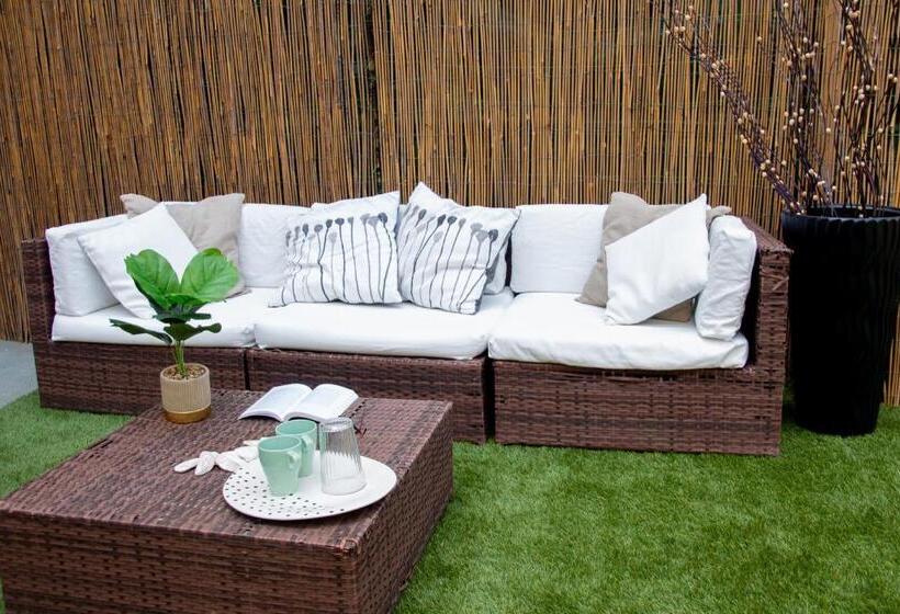 غرفة قياسية مزوَّدة بشُرفة, Mirage Place B&b