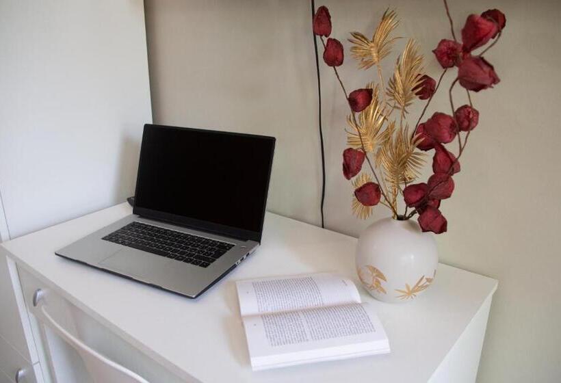 غرفة قياسية مزوَّدة بشُرفة, Mirage Place B&b