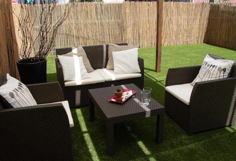 غرفة قياسية مطلّة علي البحر مزوَّدة بشُرفة, Mirage Place B&b