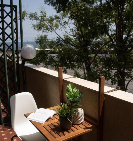 غرفة قياسية مطلّة علي البحر مزوَّدة بشُرفة, Mirage Place B&b