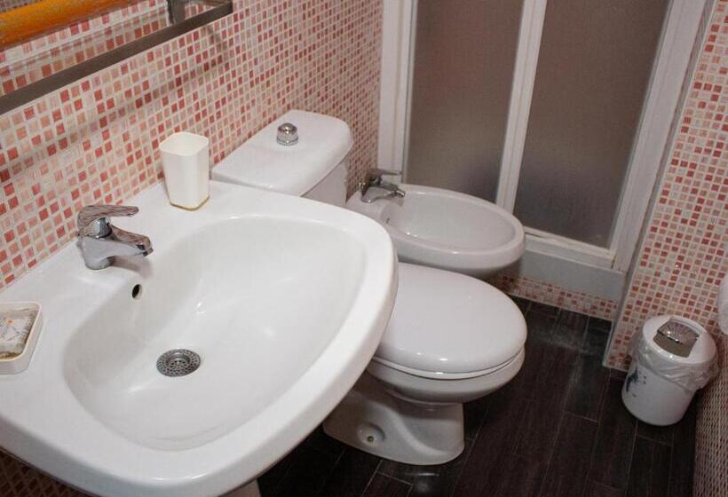 غرفة قياسية مطلّة علي البحر مزوَّدة بشُرفة, Mirage Place B&b