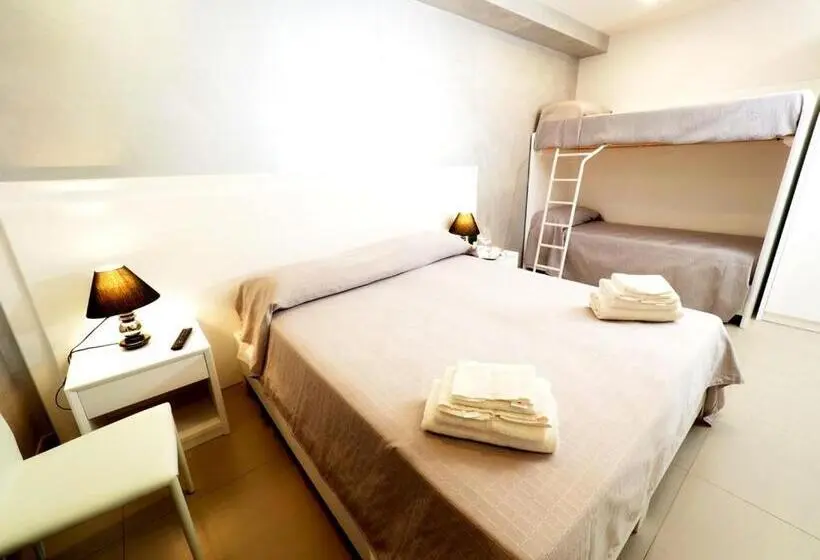 اتاق استاندارد چهارنفره با بالکن, Residenza La Torre