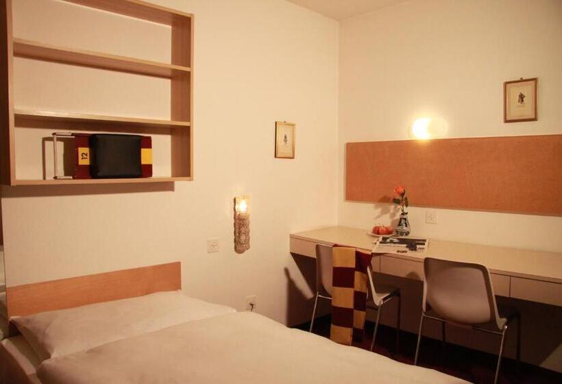 标准单人间共用浴室, Petit Steffani Bed & Breakfast