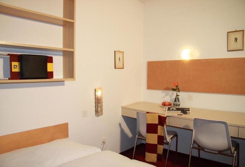 标准单人间共用浴室, Petit Steffani Bed & Breakfast